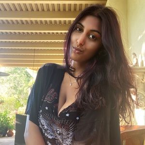 Meet your Posher, Esha